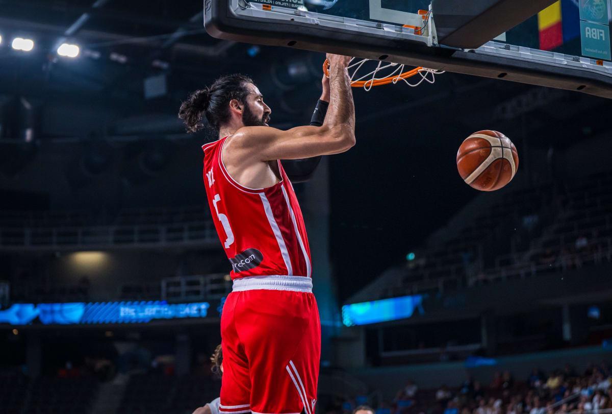 内线球星欧锦赛状态相当不错！魔术理应给他更高的战术地位？