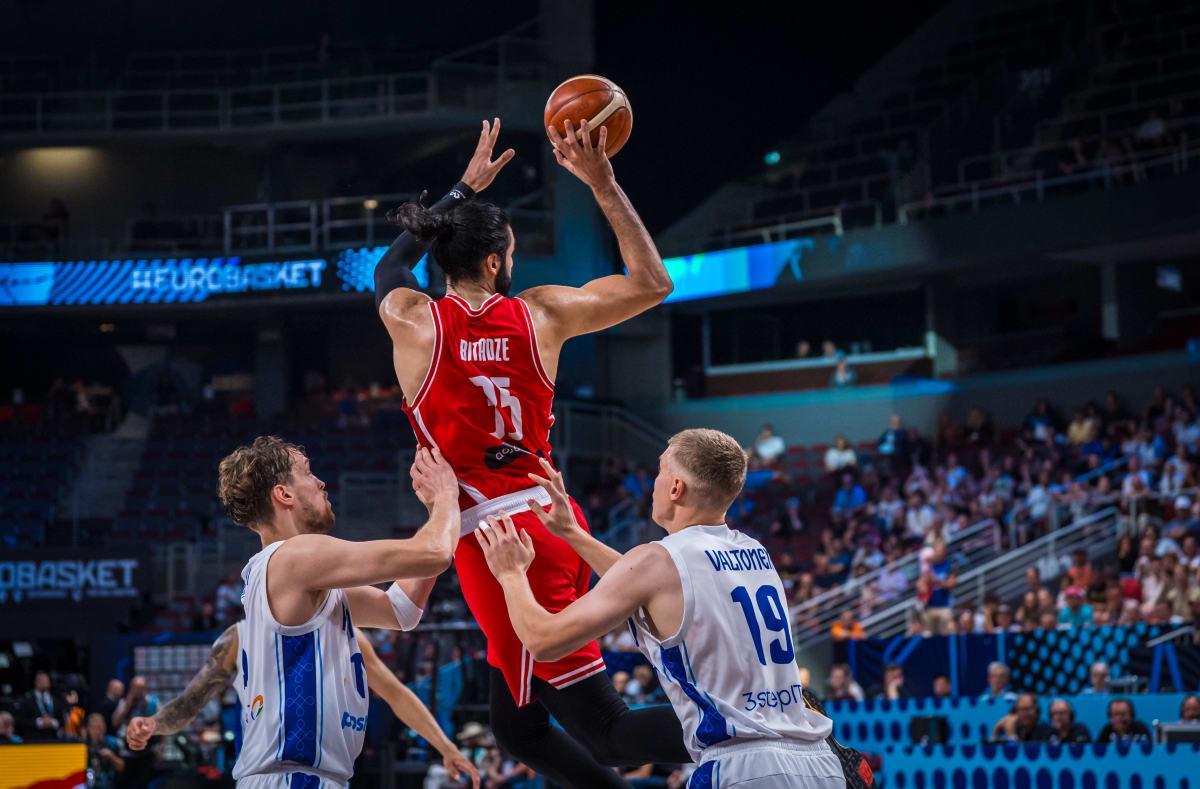 内线球星欧锦赛状态相当不错！魔术理应给他更高的战术地位？