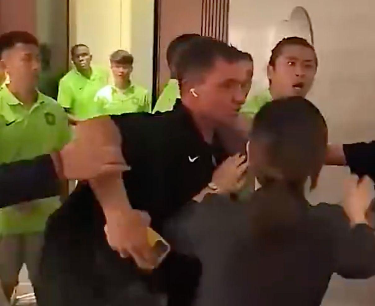 国安0-6后怒怼球迷！董事长开会反思 媒体人：想起一个愚蠢的球员