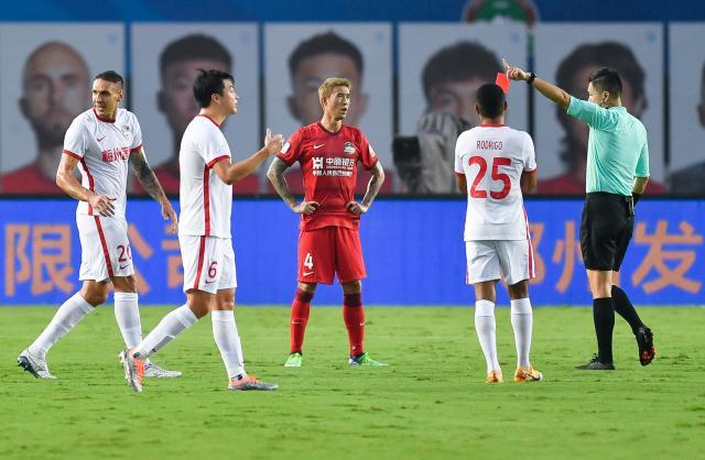 视频集锦-【中超】罗歆直红罚下杨意林头球 十人河南0比1梅州