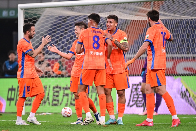 足球报:泰山队明年战略成绩和年轻人培养并重,签优秀外援中卫