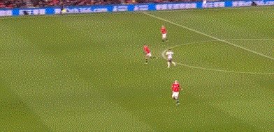 1641856629074078960.gif 【足总杯】两后腰连线破门 门楣+VAR相助 曼联晋级