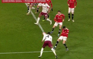 1641857368825049322.gif 【足总杯】两后腰连线破门 门楣+VAR相助 曼联晋级